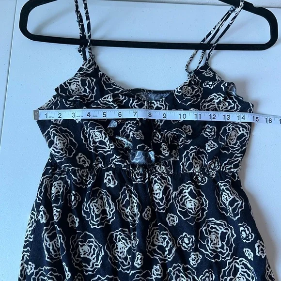 Everly Floral Dress - Picture 7 of 9